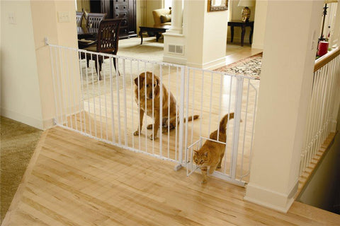 Image of Carlson Maxi Walk-Thru Gate with Pet Door