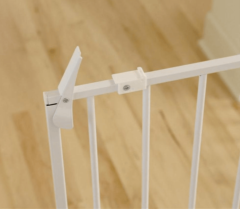 Image of Carlson Maxi Walk-Thru Gate with Pet Door