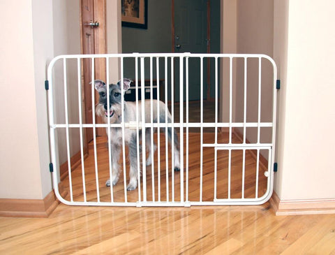 Carlson Tuffy Expandable Gate with Small Pet Door